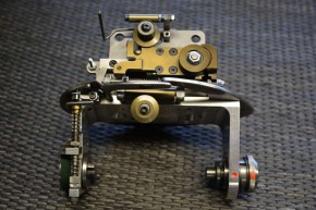 06-EF-D80-S (Schussfaden), oberer Spulenträger