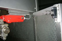 02- Neue Sicherheitsschalter an den Türen